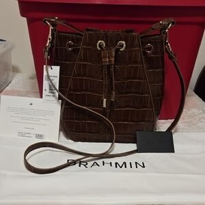 BRAHMIN MELINDA BUCKET BAG in CHESTNUT MARANA FLAT CROC EMBOSSED LEATHER. NWT.
